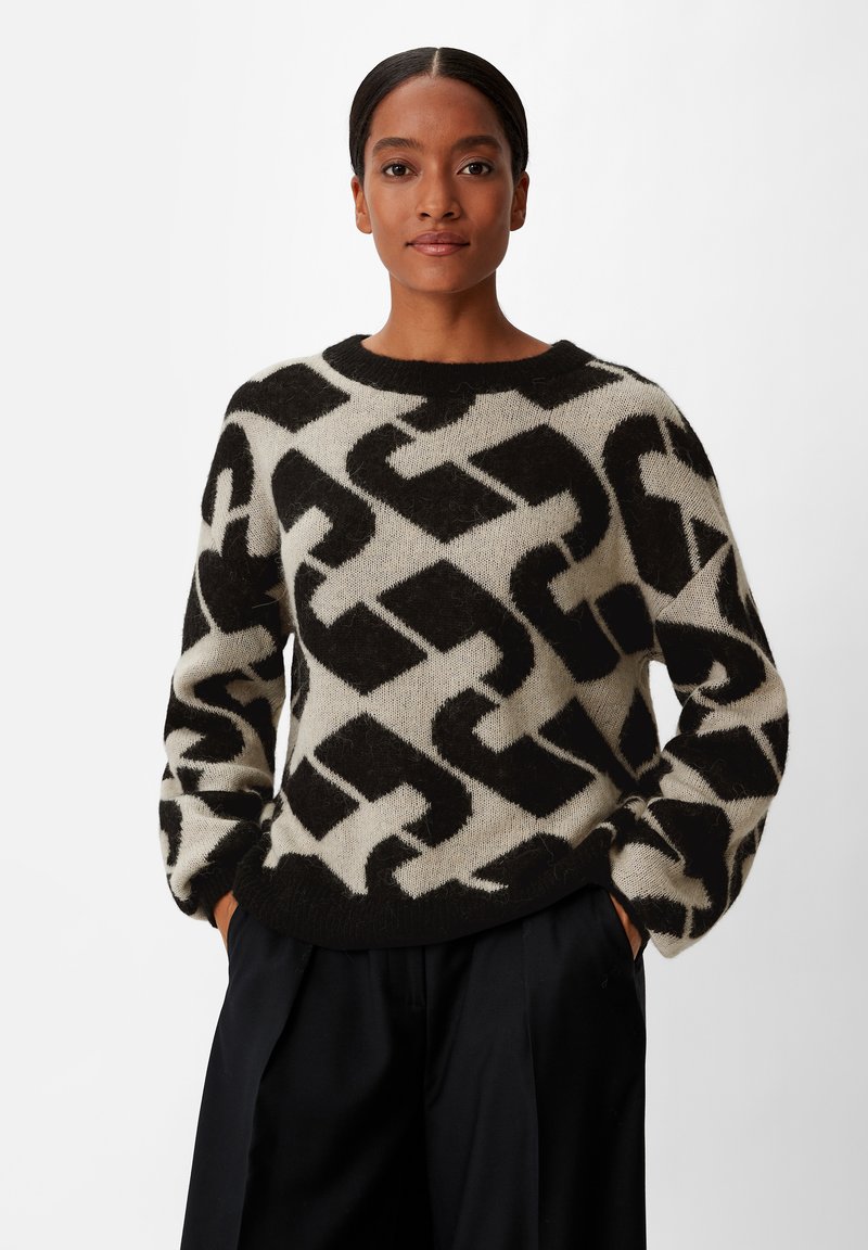 Zwart en crèmekleurig gebreid sweater met een ronde hals, voorzien van gedurfde geometrische vormen en een zachte, textuurrijke stof.