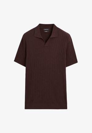 Kortærmet polo skjorte i mørk burgunder med ribbet tekstur, der har en flad krave og en V-udskæring. Fremstillet af blødt, let stof.