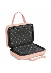 Compact roze harde tas met dubbele handgrepen, met een zwarte binnenkant met een wit logo-patroon en een ritssluiting.