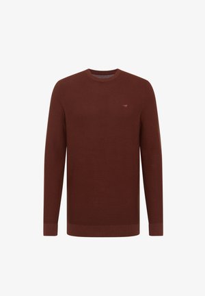 Tmavočervený pletený sveter so zaobleným výstrihom a dlhými rukávmi. Má rebrované manžety a lem, diskrétne označený malým logom na hrudi.