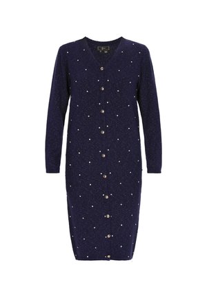 Granatowa sukienka dzianinowa z długimi rękawami, dekoltem w serek, zapięciem na guziki i rozsypanymi białymi kropkami. Wykonana z miękkiej, teksturowanej tkaniny.