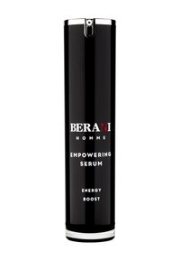 Czarna cylindryczna butelka serum z srebrną zakrętką i podstawą. Etykieta zawiera napis "BERANI HOMME" oraz opis produktu w białym tekście.