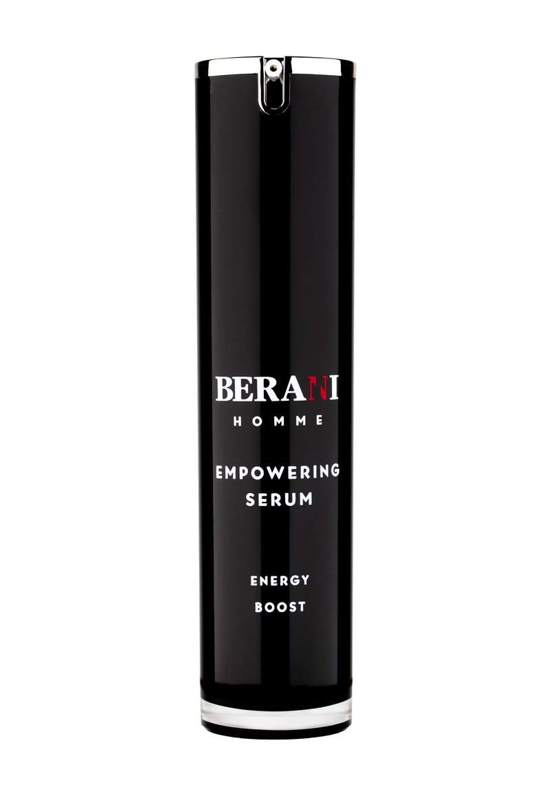 Czarna cylindryczna butelka serum z srebrną zakrętką i podstawą. Etykieta zawiera napis "BERANI HOMME" oraz opis produktu w białym tekście.