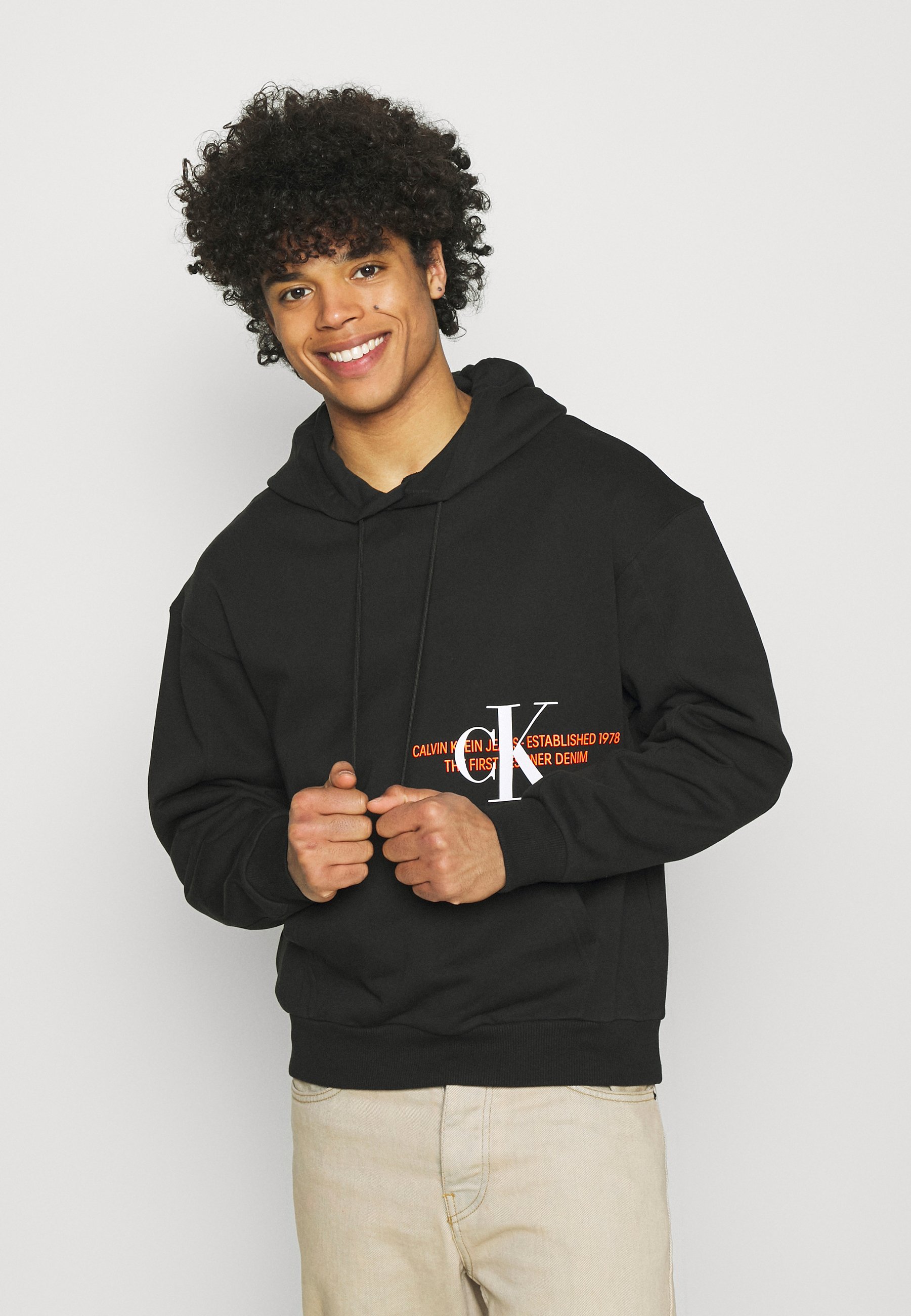 Calvin Klein Jeans URBAN GRAPHIC LOGO HOODIE UNISEX - Felpa con cappuccio -  black/nero - Zalando.it