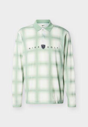 Polo da golf Nike a manica lunga di colore verde chiaro con un delicato motivo a quadretti, colletto, patta con bottoni e logo centrale Nike Golf con emblema.