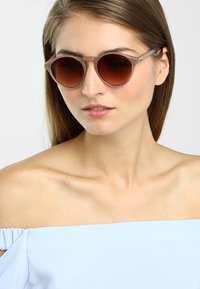 Komono DEVON   - Lunettes de soleil -  sahara