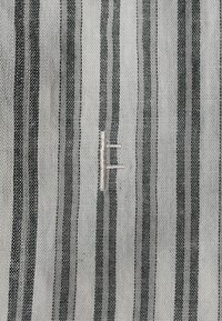 Former REYNOLDS - Skjorte - bone green