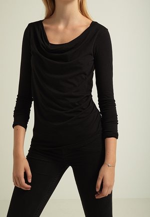 Top nero a maniche lunghe con scollo drappeggiato e design aderente. Realizzato in tessuto morbido, con una texture liscia e fluida.