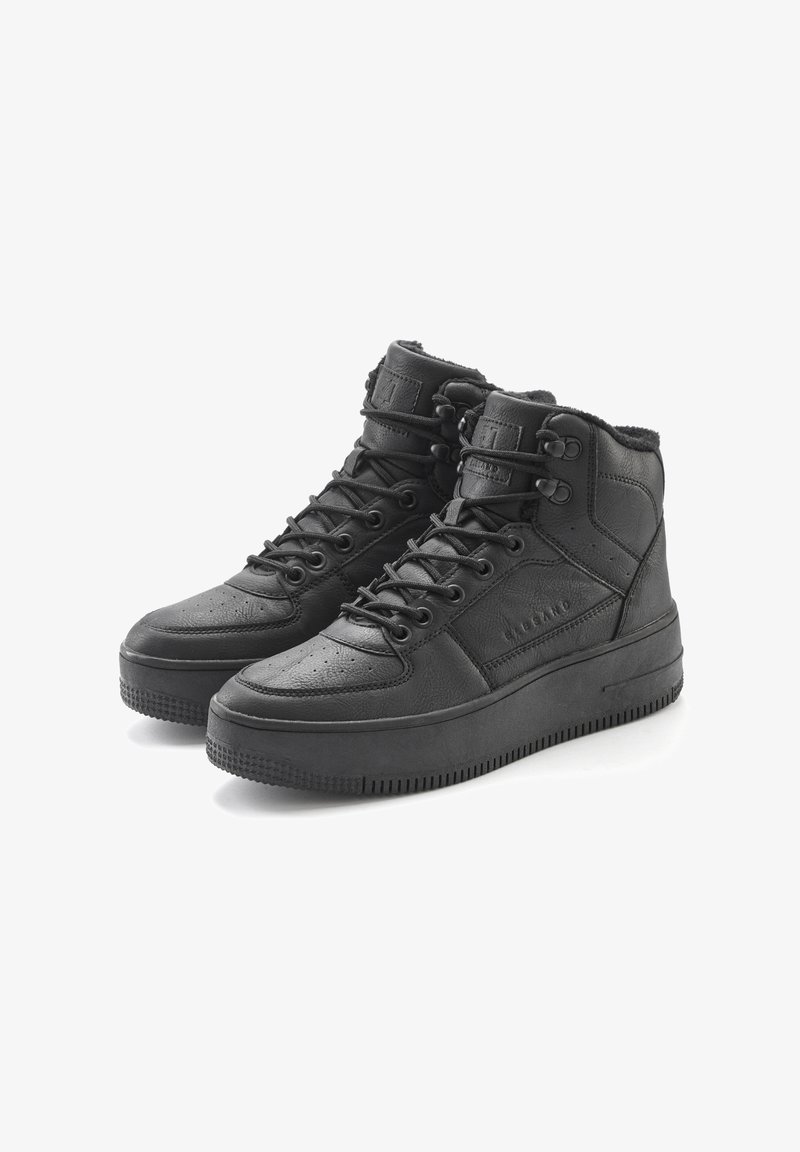Schwarze High-Top-Sneaker aus strukturiertem Leder, mit Schnürung, gepolstertem Kragen und flacher Gummisohle. Minimalistisches Design mit dezentem Branding.