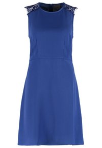 Robe bleu roi sans manches, longueur genou, avec encolure ronde et détails en dentelle sur les épaules.