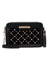 Czarna torebka wykonana z teksturowanego materiału, ozdobiona złotymi ćwiekami i perłowymi akcentami. Posiada zamek błyskawiczny oraz odpinany pasek na ramię.