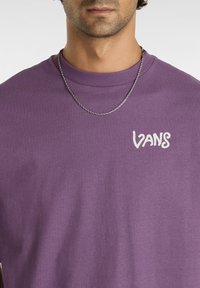 Vans HAND LOOSE - T-shirts print - grape jam