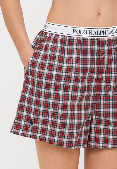 Κόκκινες και λευκές καρό μποξεράδες με ελαστική μέση που φέρει την επιγραφή "POLO RALPH LAUREN," διαθέτοντας πλάγιες τσέπες και μία κουμπότρυπα.