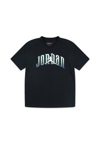 Camiseta negra de manga corta de Jordan con el gran texto en blanco y azul "JORDAN" y un logo Jumpman blanco en el centro.