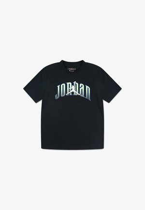 T-shirt noir à manches courtes Jordan avec un grand texte "JORDAN" en blanc et bleu, et un logo Jumpman blanc au centre.