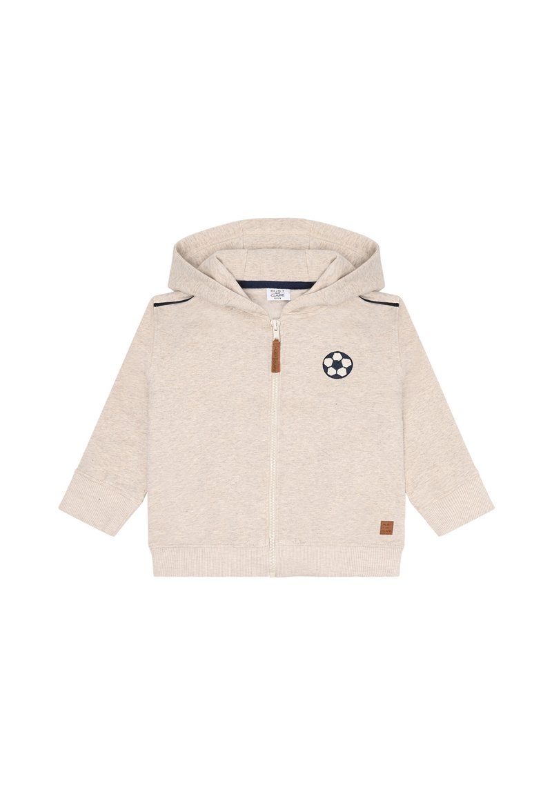 Felpa leggera grigia con zip, decorata con una grafica di un pallone da football sul lato sinistro del petto, dettagli in contrasto blu navy sulle spalle e polsini e orlo a costine.