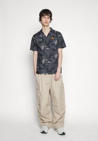 Ellesse RUBANO - Vapaa-ajan kauluspaita - black