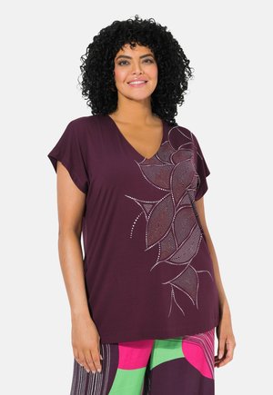 Ulla Popken RHINESTONE TEE - Blouse - dark plum