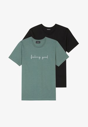 Danne tričká s crew neck: jedno v tlmenej zelenej farbe s textom "feeling good" a druhé v jednoliatej čiernej farbe, obidva z mäkkého bavlneného materiálu.