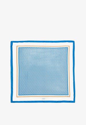 Blauwe zijde sjaal met een geometrisch patroon, omzoomd met witte en gouden accenten. Gladde textuur met levendige kleuren en een nauwkeurig ontwerp.