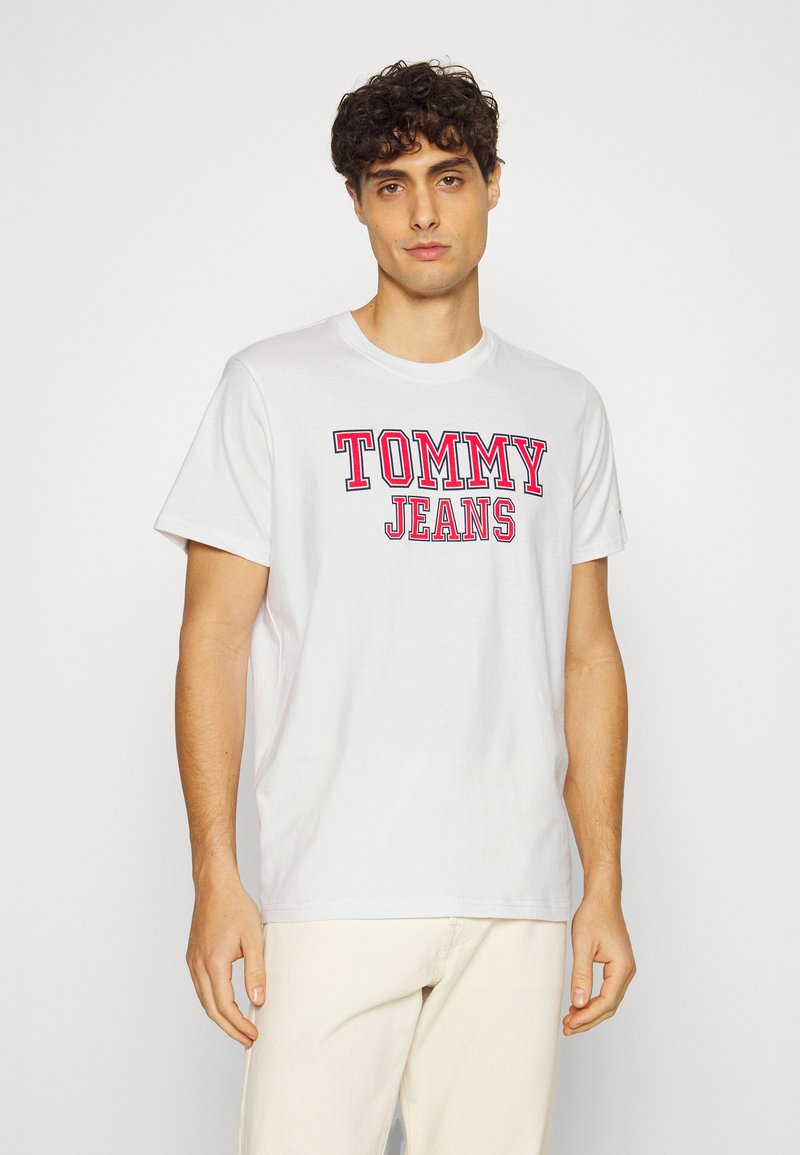 Tommy Jeans ESSENTIAL TEE - Marškinėliai su spaudiniu - white
