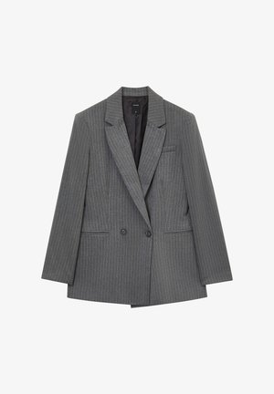 Blazer gris à rayures, avec un avant croisé, des revers crantés, deux poches avant et une doublure noire. Il présente des épaules structurées et une coupe ajustée.