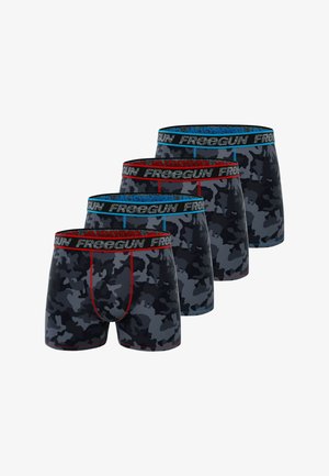 Quatre paires de boxers pour hommes dans un motif camouflage gris foncé, avec des ceintures de couleur contrastante en bleu et rouge, texture lisse.