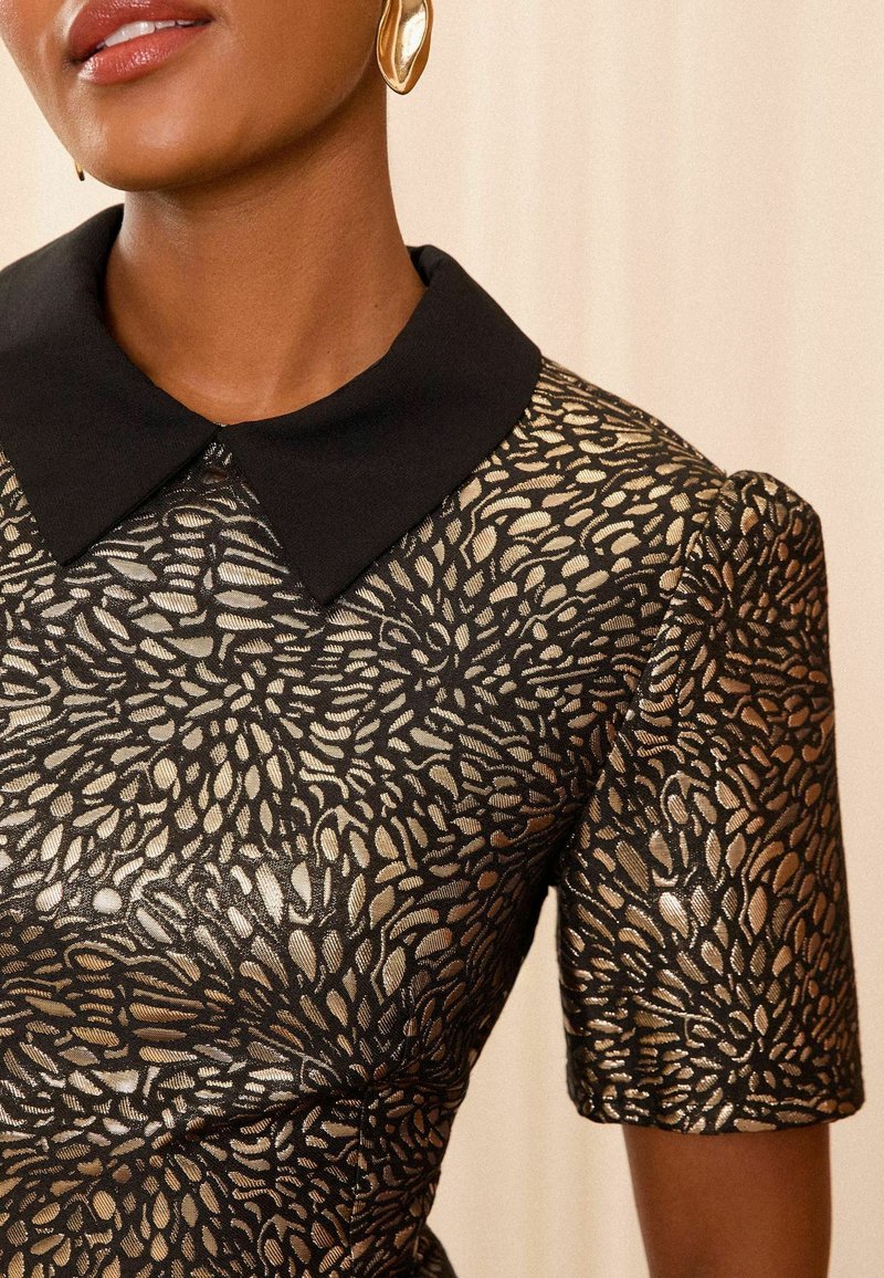 Love & Roses REGULAR FIT - JACQUARD COLLARED - Day dress - black and gold  jacquard/black - Zalando