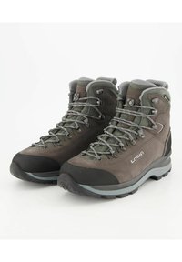 Braune und graue Wanderschuhe aus Leder und synthetischen Materialien, mit einem gepolsterten Kragen, Schnürsenkeln und strukturierten Gummisohlen.