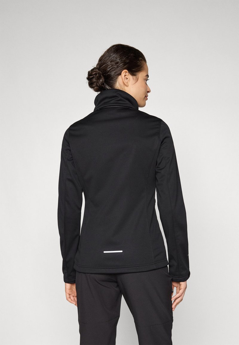 Chaqueta deportiva negra con cuello alto, mangas largas y un detalle reflectante en el dobladillo trasero. Tejido suave y elástico.