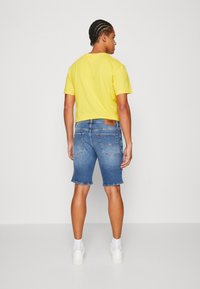 Tommy Jeans SCANTON - Shorts vaqueros - denim medium