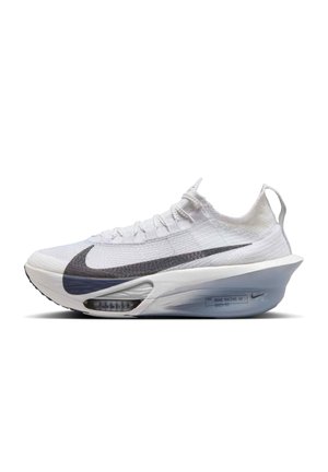 Nike-Laufschuh aus weißem Textil mit grauem Swoosh, aerodynamischer Form, transparenter Zwischensohle und sichtbarer Air-Dämpfung.