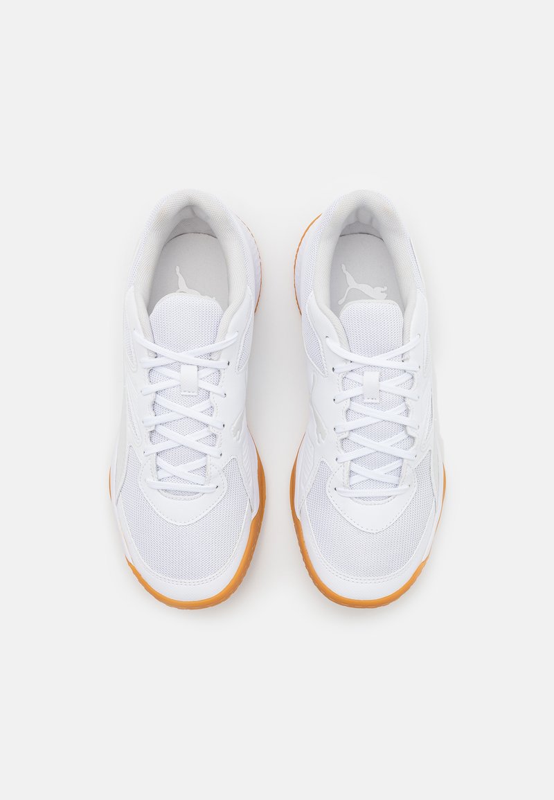 Herren Sportbekleidung | Puma SOLARFLASH Handballschuh white/nimbus cloud/weiß - OA80832 Herren Sportbekleidung | Puma SOLARFLASH Handballschuh white/nimbus cloud/weiß - OA80832
