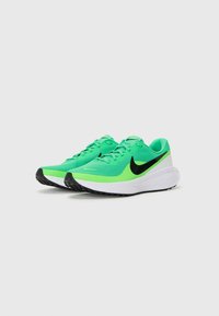 Zapatillas deportivas con una parte superior de malla verde brillante, logo de Nike en negro, media suela blanca y suela negra texturizada para una mejor tracción.