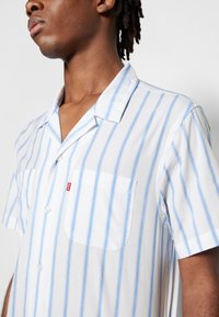 Levi's® CLASSIC CAMPER - Camisa - yaro skyway