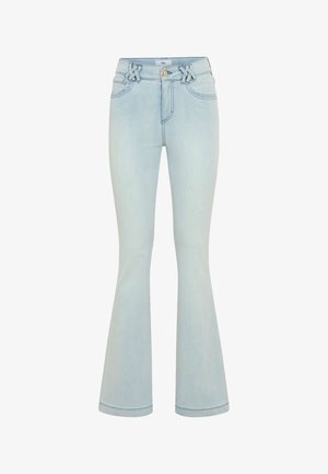 Jean évasé bleu clair avec poches avant, fermeture à bouton, et doubles passants de ceinture décoratifs sur un mannequin invisible.