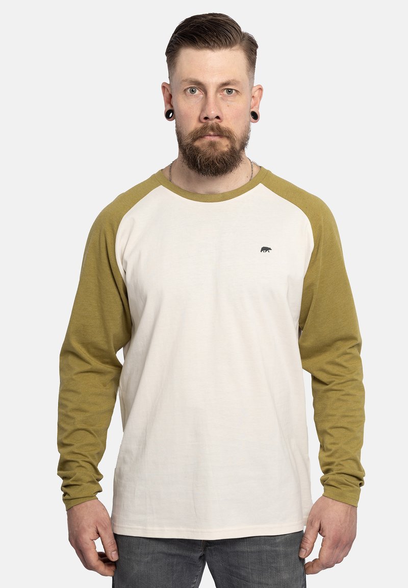 Langekortoef T-shirt met crème lichaam en olijfgroene mouwen. Heeft een klein zwart berenlogo op de borst. Gemaakt van katoen.