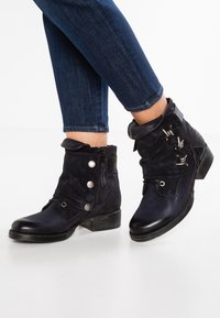 MJUS Stivaletti texani / biker - dark blue