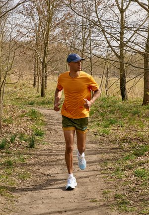 REACT MILER 3 - Neutrální běžecké boty - white/black/chlorine blue/vivid sulfur