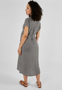JoJo Maman Bébé SPOT MATERNITY MIDI REGULAR FIT - Vapaa-ajan mekko - black aztec geo print