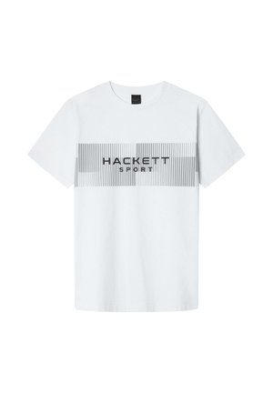 Weißes T-Shirt mit kurzen Ärmeln und grauen vertikalen Streifen über der Brust, mit "HACKETT SPORT" in schwarzen Buchstaben bedruckt.