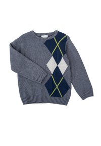 Suéter gris de punto con cuello redondo; presenta un patrón argyle diagonal en azul marino, blanco y verde. Puños y dobladillo de canalé.