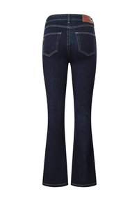 Vaqueros acampanados de color azul oscuro con una cintura alta, cinco bolsillos y costuras amarillas. Parche de cuero en la parte trasera de la cintura. Textura de denim suave.