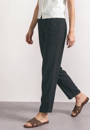 Street One, HIGH-WAIST WIDE-LEG PANTS IN A LOOSE FIT - Pantalon classique - deep bound green
