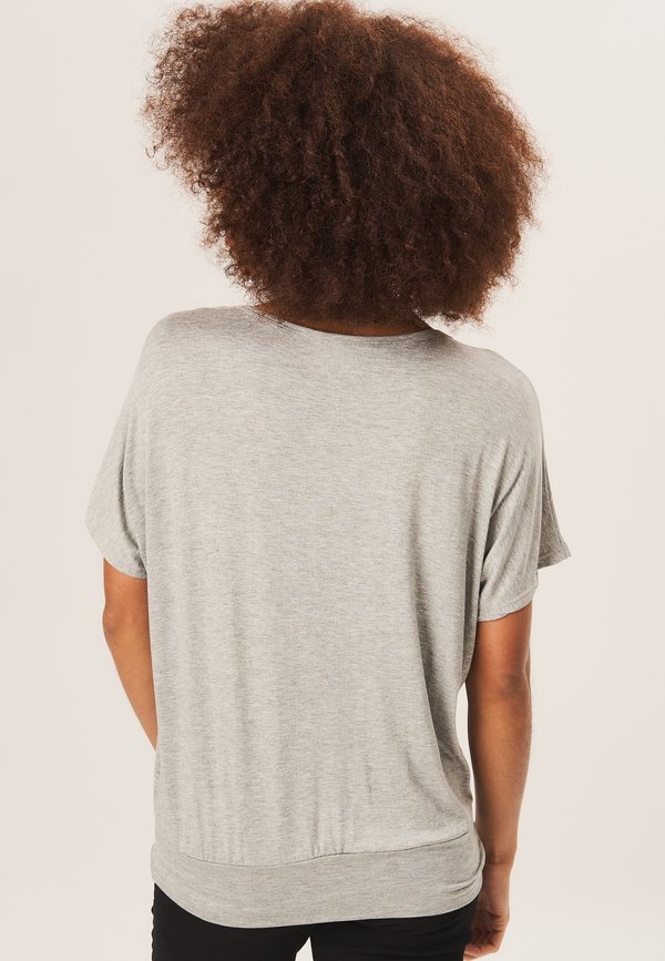 ROUND NECK SHORT SLEEVES - Basic T-shirt2
