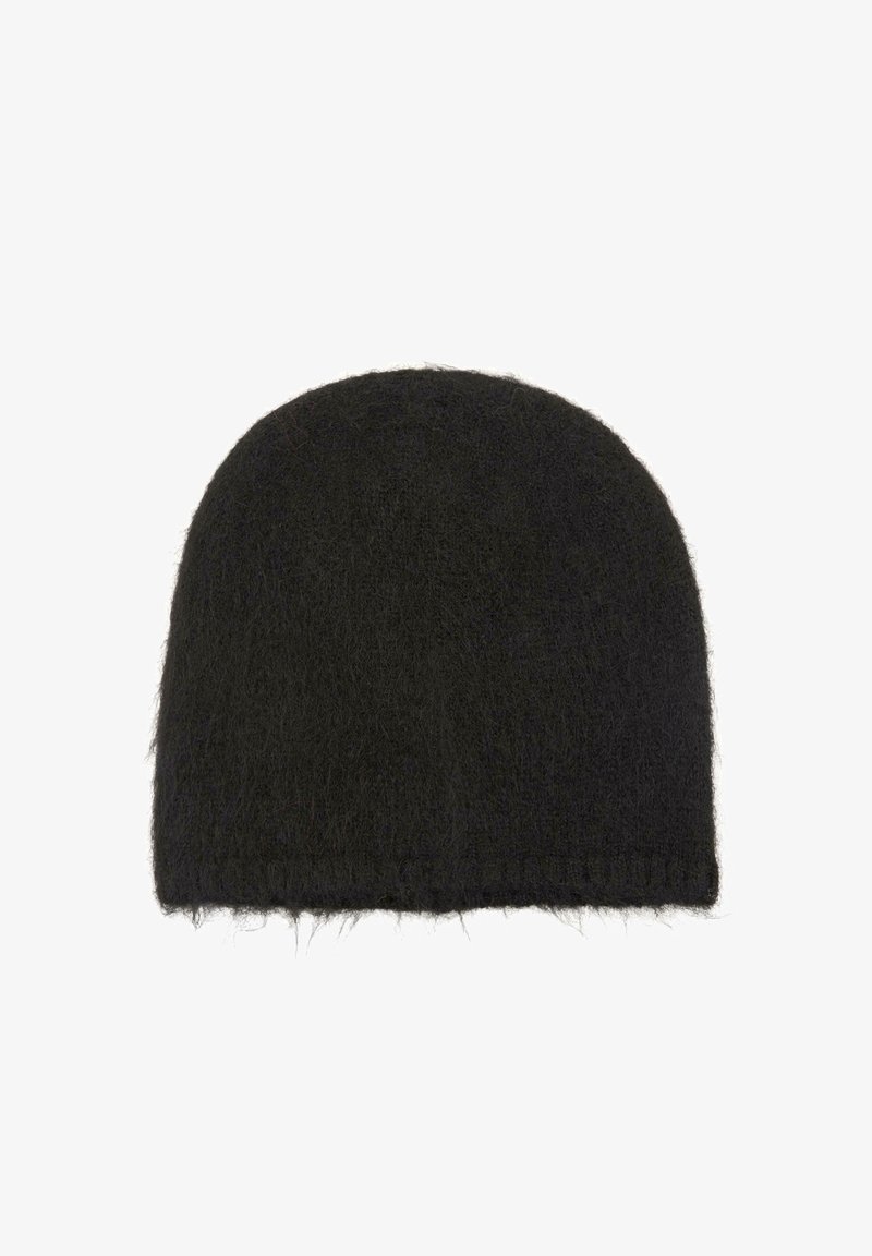 Čierna, jemná pletená čiapka s okrúhlou korunou a mäkkou textúrou. Bezšvový dizajn s mierne voľným strihom na spodnom okraji.