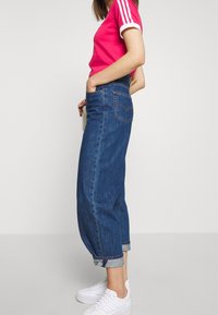 adidas Originals T-shirt med print - black