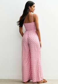 New Look ABSTRACT PRINT SHIRRED WIDE LEG - Overall / Jumpsuit - pink pattern