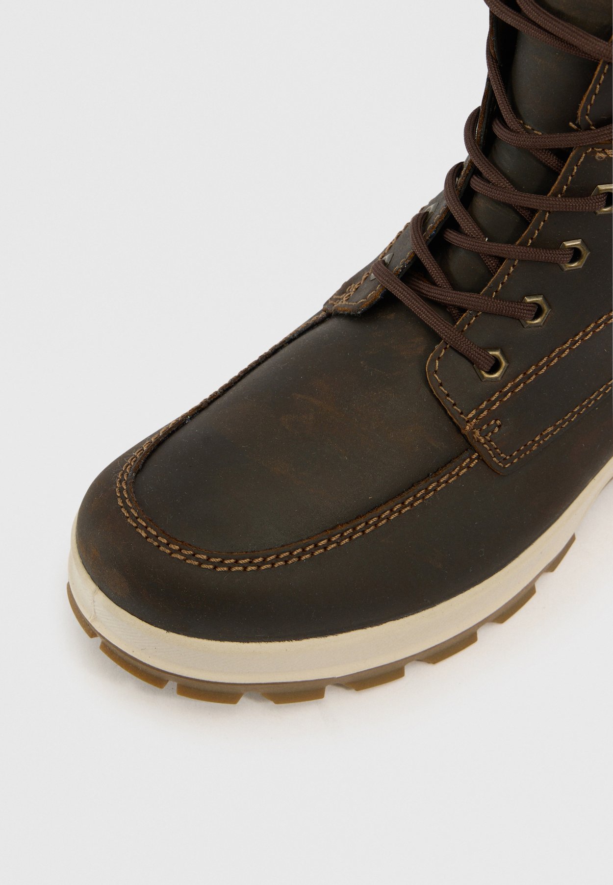 RUGGED TRACK