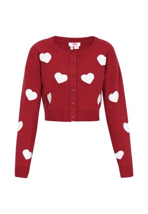 Punainen lyhyt neuletakki, jossa on valkoisia sydäntulosteita, nappikiinnitys, resorireunat hihansuissa ja helmassa, neulottu rakenne.